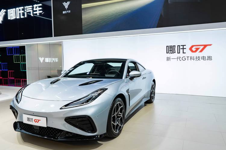 成都武侯区迪欧宝企业管理咨询哪吒汽车在智能汽车领域的表现，领途汽车在新能源汽车市场中的影响力